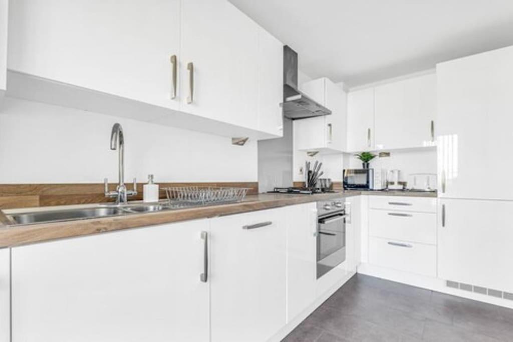 Contractors, Families, Tourists & Groups Welcome Sleeps Upto 9, Garden, Pet Allowed, Parking Included! Birmingham Exterior photo