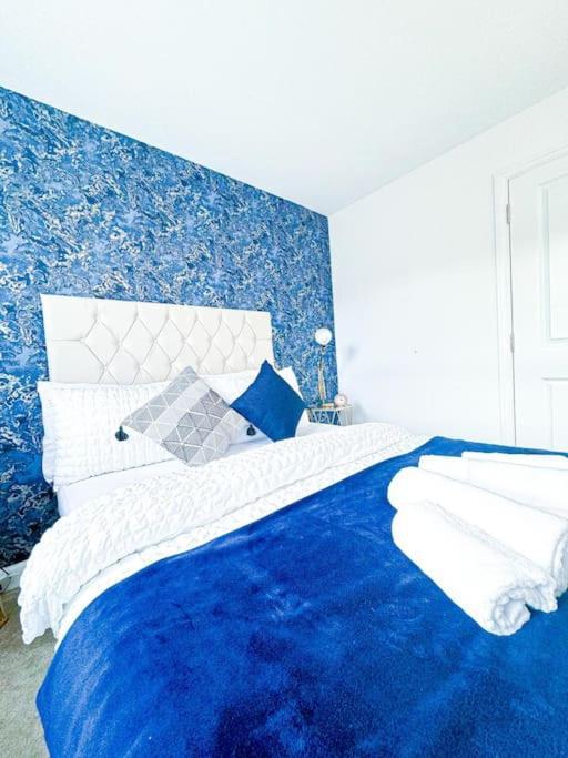 Contractors, Families, Tourists & Groups Welcome Sleeps Upto 9, Garden, Pet Allowed, Parking Included! Birmingham Exterior photo