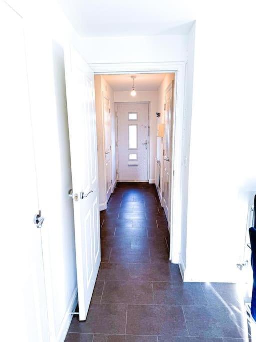 Contractors, Families, Tourists & Groups Welcome Sleeps Upto 9, Garden, Pet Allowed, Parking Included! Birmingham Exterior photo