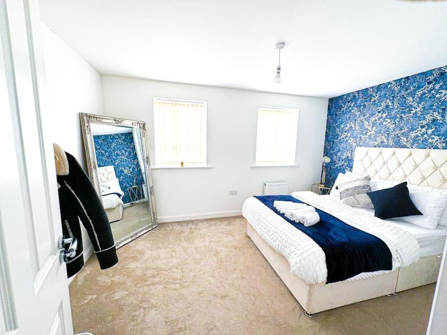 Contractors, Families, Tourists & Groups Welcome Sleeps Upto 9, Garden, Pet Allowed, Parking Included! Birmingham Exterior photo