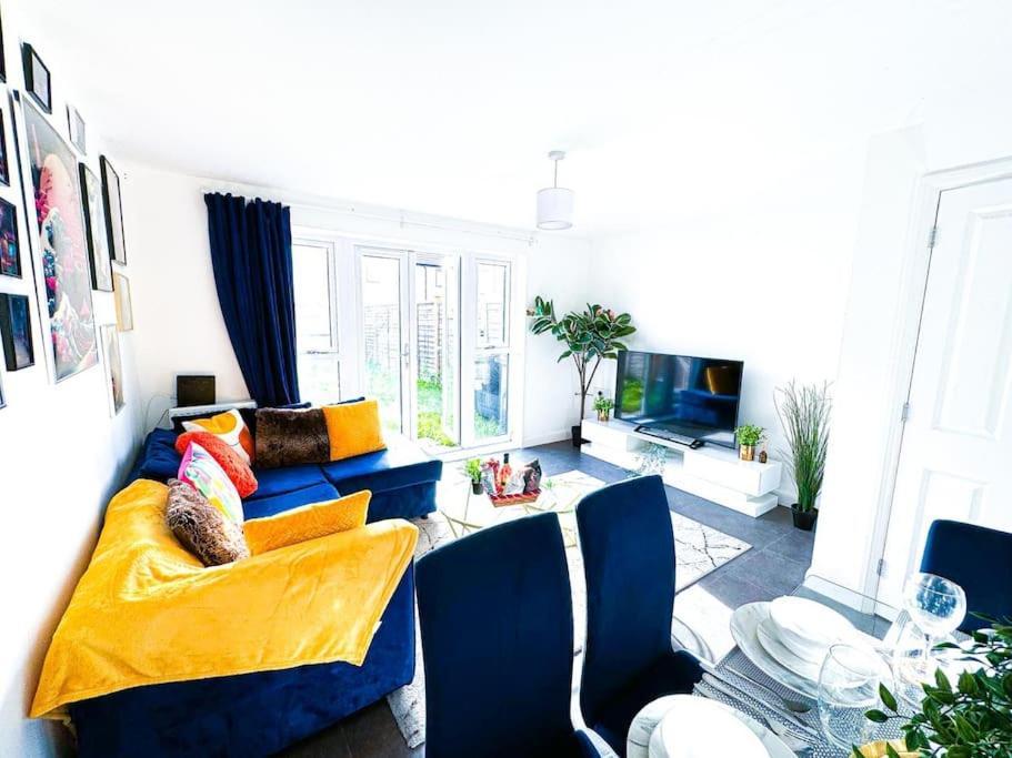 Contractors, Families, Tourists & Groups Welcome Sleeps Upto 9, Garden, Pet Allowed, Parking Included! Birmingham Exterior photo