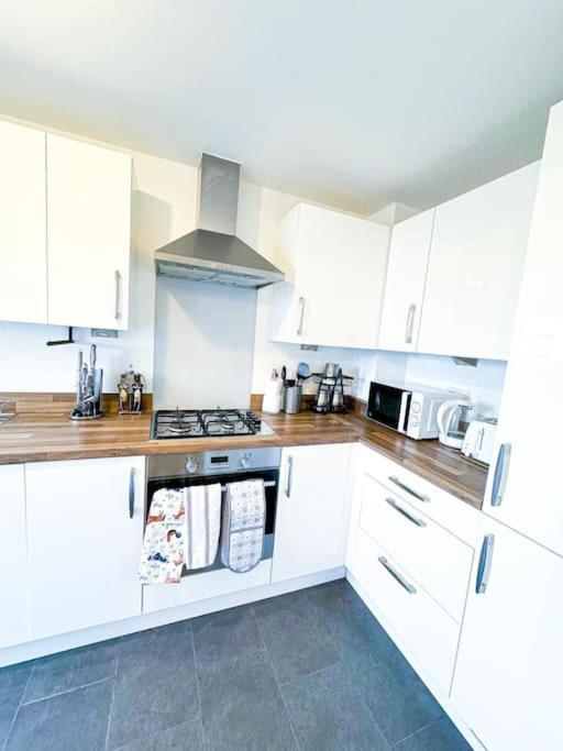 Contractors, Families, Tourists & Groups Welcome Sleeps Upto 9, Garden, Pet Allowed, Parking Included! Birmingham Exterior photo