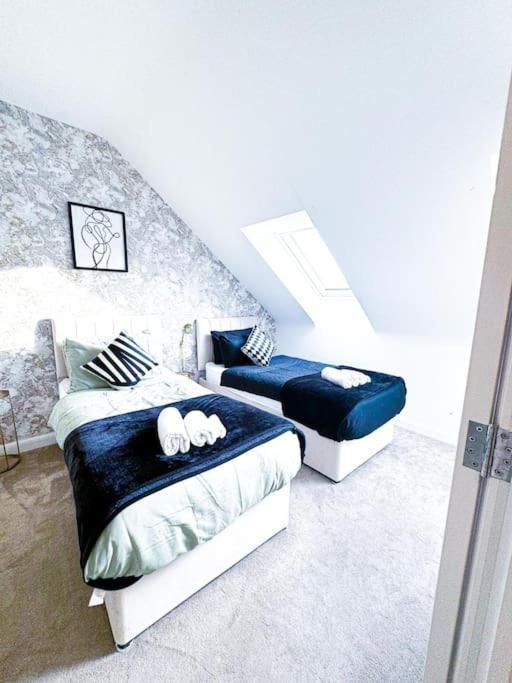 Contractors, Families, Tourists & Groups Welcome Sleeps Upto 9, Garden, Pet Allowed, Parking Included! Birmingham Exterior photo