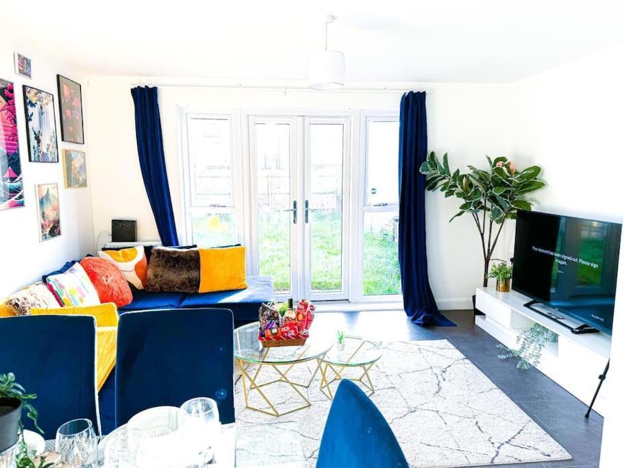 Contractors, Families, Tourists & Groups Welcome Sleeps Upto 9, Garden, Pet Allowed, Parking Included! Birmingham Exterior photo