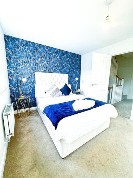 Contractors, Families, Tourists & Groups Welcome Sleeps Upto 9, Garden, Pet Allowed, Parking Included! Birmingham Exterior photo