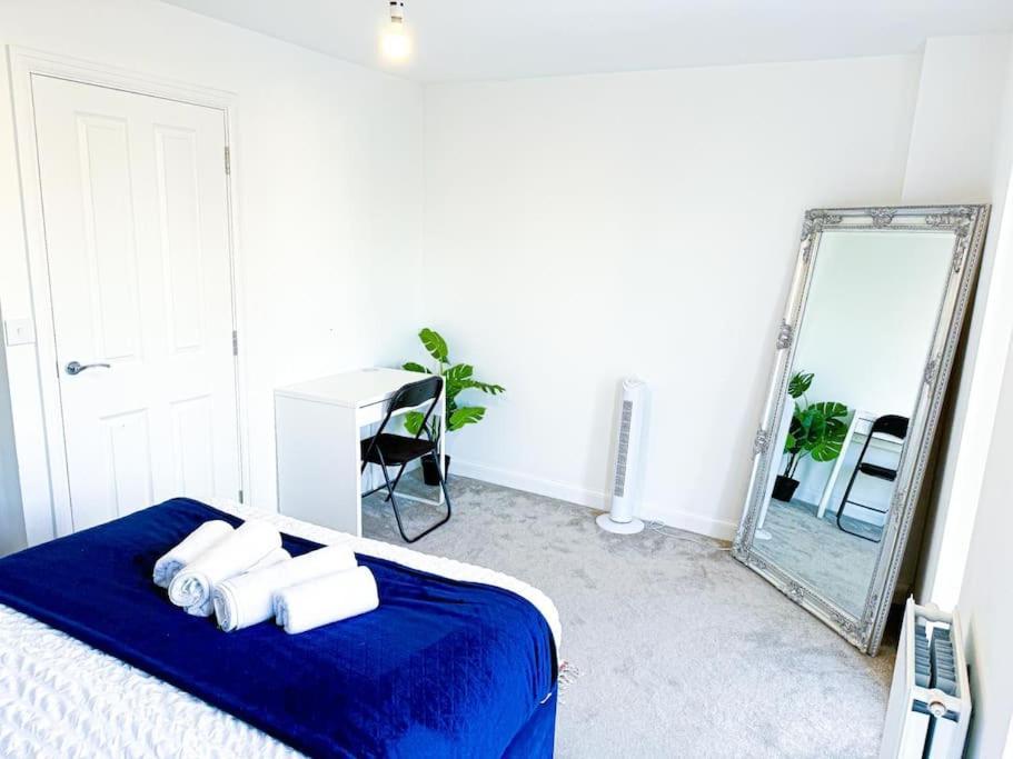 Contractors, Families, Tourists & Groups Welcome Sleeps Upto 9, Garden, Pet Allowed, Parking Included! Birmingham Exterior photo