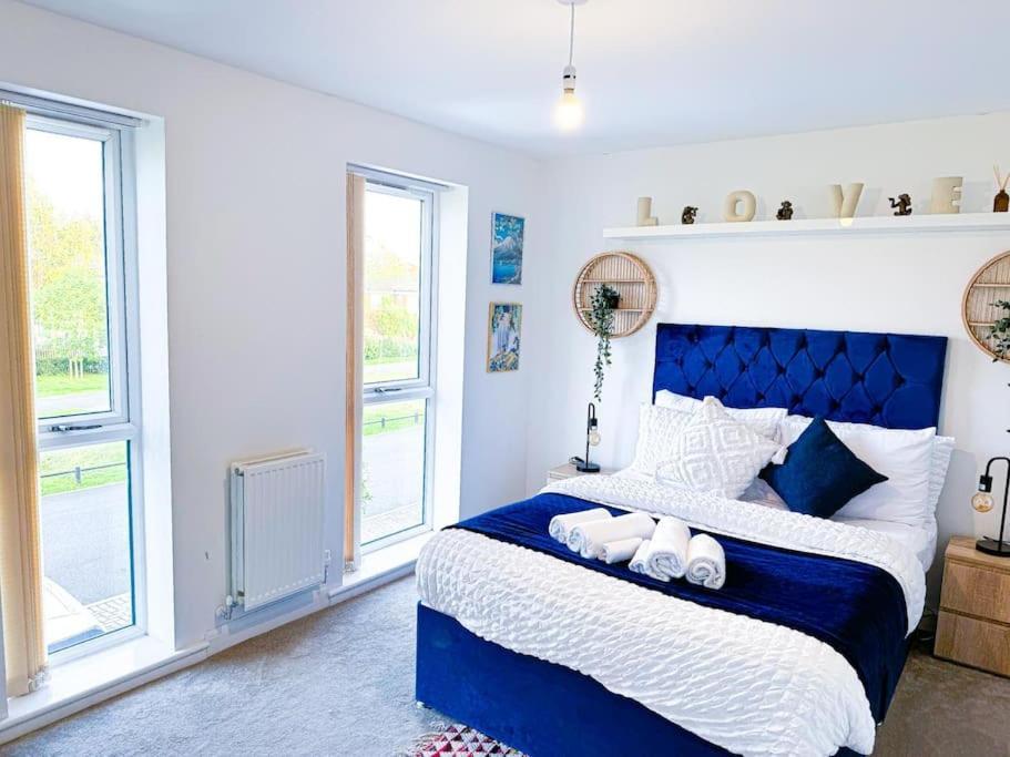 Contractors, Families, Tourists & Groups Welcome Sleeps Upto 9, Garden, Pet Allowed, Parking Included! Birmingham Exterior photo